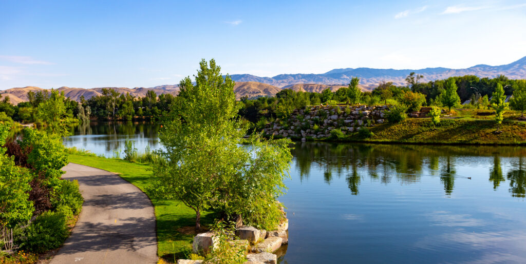 City park along the greenbelt and the Boise River